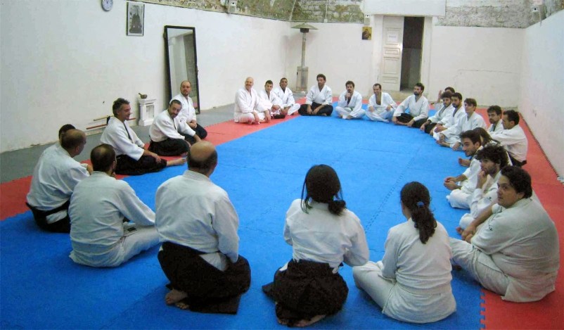 Il gruppo in cerchio